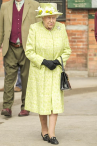 5 Jenis Model Pakaian yang di Pakai oleh Ratu Elizabeth